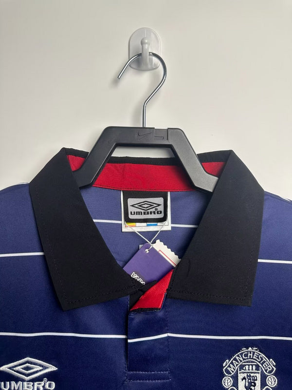 1999-00 Manchester United Black Umbro Jersey