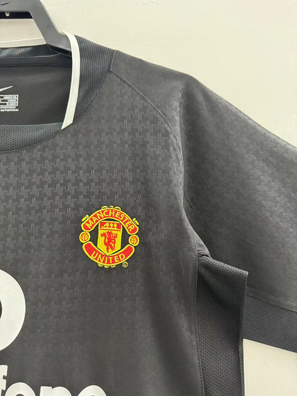 2003-04 Manchester United Away Nike Jersey